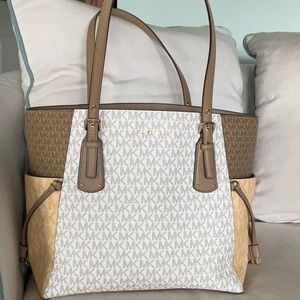 Michael Kors hand bag